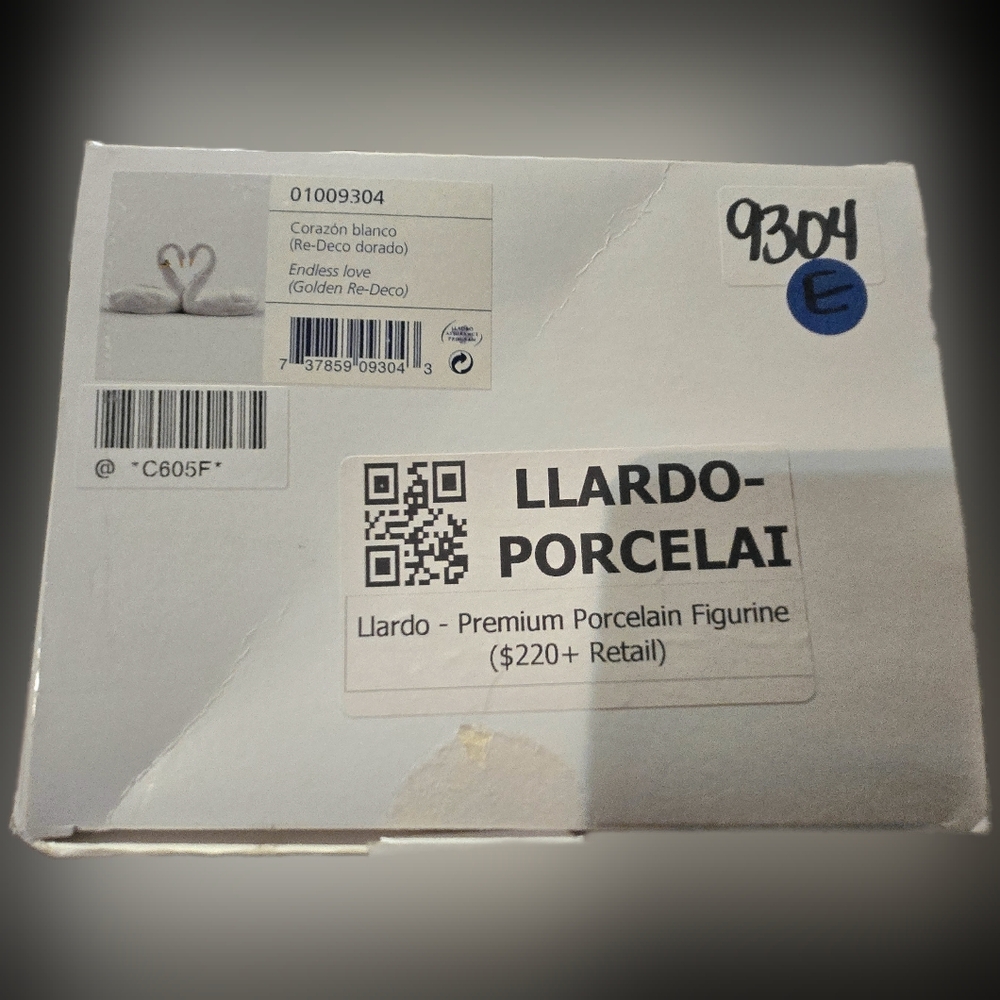 Elegant White Swan Figurines with Gold Accents - Picture 10 of 10